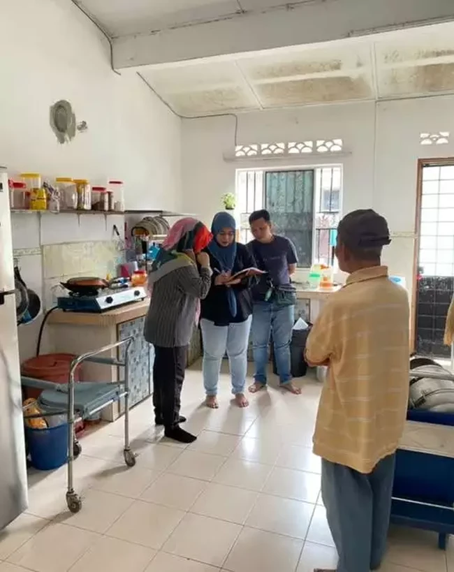 Ini potret dapur yang terlihat sederhana tanpa kitchen set. (Foto: TikTok/@fhcreationdesign)