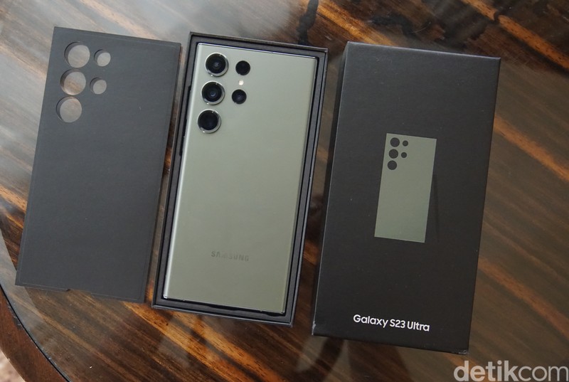 Unboxing Galaxy S23 Ultra