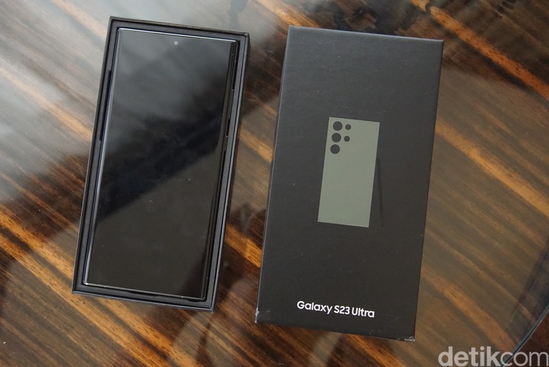 Unboxing Galaxy S23 Ultra