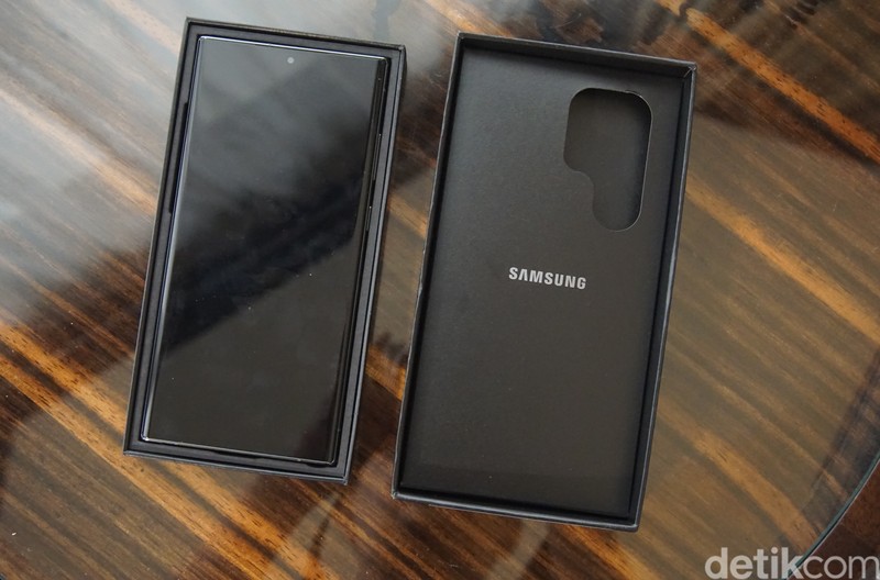 Unboxing Galaxy S23 Ultra