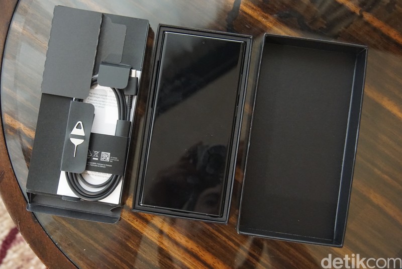 Unboxing Galaxy S23 Ultra