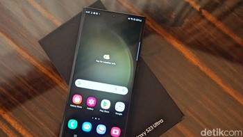 Ada pula Vision Booster mampu menyesuaikan diri pada empat tingkat pencahayaan, sebelumnya hanya dua, untuk mengadang silaunya siang hari dengan lebih baik. Serta fitur eye comfort yang memungkinkan pengguna untuk mengatur tone warna dan level kontras untuk mengurangi kelelahan mata saat menatap layar di malam hari. Foto: Fyk/detikinet