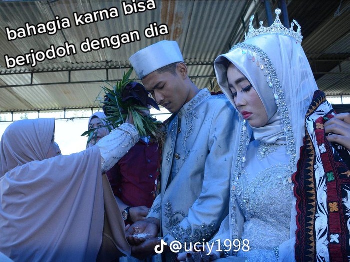 Wanita ini curhat MUA pilihan orang tua viral di media sosial Wanita ini curhat MUA pilihan orang tua viral di media sosial