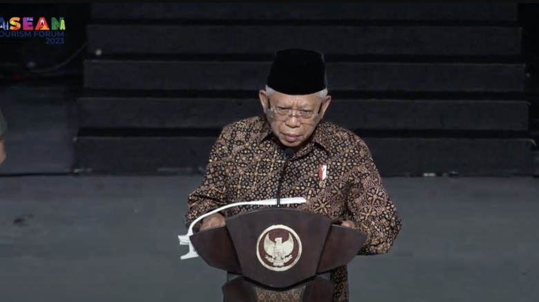 Wapres di ATF 2023 Wapres Maruf Amin memberikan sambutan di ATF 2023, Yogyakarta.