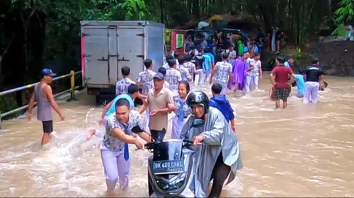 Warga Seraya Karangasem Minta Jembatan Sebrangi Jalan Luapan Sungai