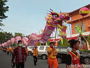 Atraksi Tari Liong 208 Meter dari Sumut Pecahkan Rekor MURI