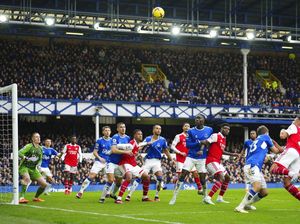 Arsenal Dilempar ke Bumi
