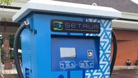 Setrum telah ikuti standar charging di Indonesia, yaitu standar combine charging system. Dilengkapi dengan dual gun, yang punya total daya 120 kw. Satu gun, kapasitasnya 60 kw. 