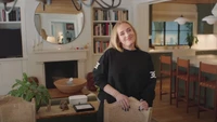 Dapur di rumah Adele, memiliki konsep terbuka. Antara dapur, ruang makan dan ruang keluarga semuanya menyatu tanpa sekat. Foto: Life&Style