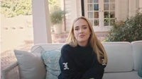  Adele dikenal sebagai seorang diva dengan suaranya yang merdu. Ternyata ketika di rumah, dirinya tetap menjadi seorang ibu yang mengurus segala keperluan rumah. Foto: Life&Style
