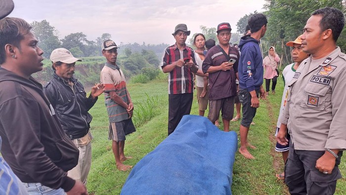 dua pemuda yang hanyut di sungai ditemukan tewas
