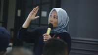 Vice President Consumer Sales Area Jawa Bali, Riny Novitriyanti menjelaskan mengenai Telkomsel School to School Activity Web Series. Bentuk kegiatan School to School Activity ini diantaranya dengan menghadirkan pengalaman menonton hiburan digital terkini melalui  web series “Jodoh atau Bukan”, bersama. 