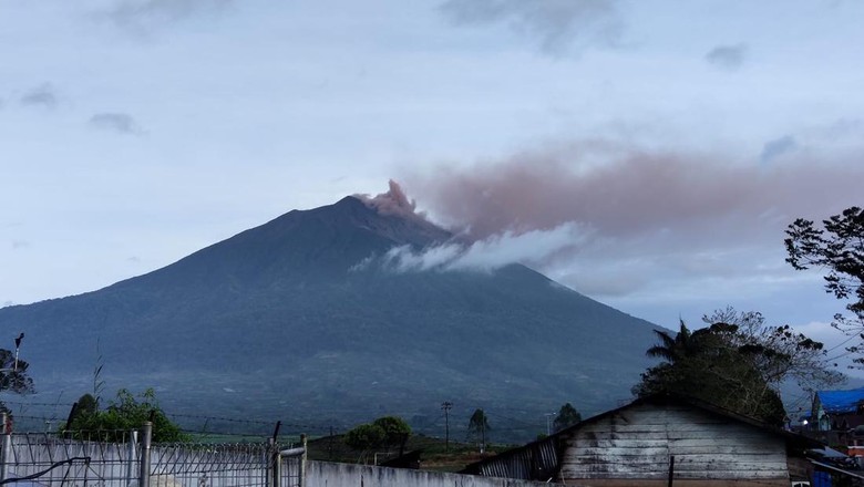 Erupsi Gunung Kerinci Erupsi Gunung Kerinci (Foto: Istimewa)