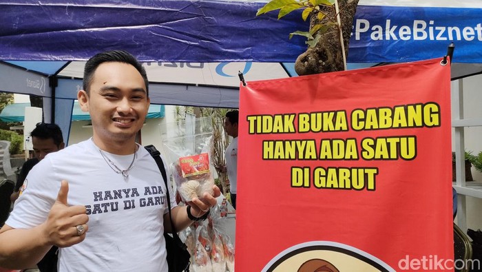Haedi Robert, mantan office boy yang kini jadi bos mi di Garut.