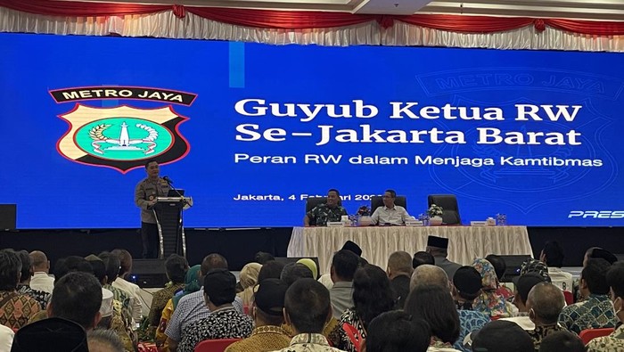 Kapolda Metro Jaya Irjen Fadil Imran di acara Guyub Ketua Rukun Warga Se-Jakarta Barat di Grand Ballroom Hao Di Fang Season City, Tambora, Jakarta Barat.