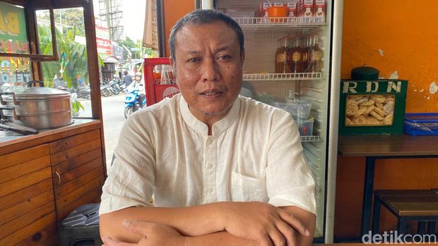 Kedai Lontong Medan Kak Zahra yang populer di Kota Bandung.