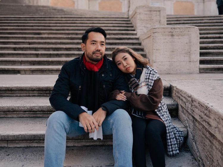 Jomlo Harap Sabar! Potret Mesra Kiky Saputri Bulan Madu Bikin Iri