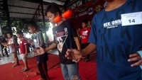 Lomba lato-lato dalam rangka memeriahkan Imlek itu diikuti 100 peserta tingkat SD dengan tujuan untuk melestarikan permainan tradisional dan diharapkan mengurangi kebiasaan anak dalam menggunakan telepon pintar.