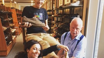 Jeison Orlando Rodríguez Hernandez memegang rekor memiliki kaki terbesar di dunia. Sebagai seorang anak, ia kesulitan menemukan sepatu yang pas dan harus memakai sandal yang terbuat dari ban dan kain bekas. Meskipun demikian, kakinya terus tumbuh dan diukur sekitar 15,7 inci (40 cm) pada tahun 2014. Saat ini ia sedang menjalani perawatan untuk mencegah kakinya semakin membesar. Foto: Brightside