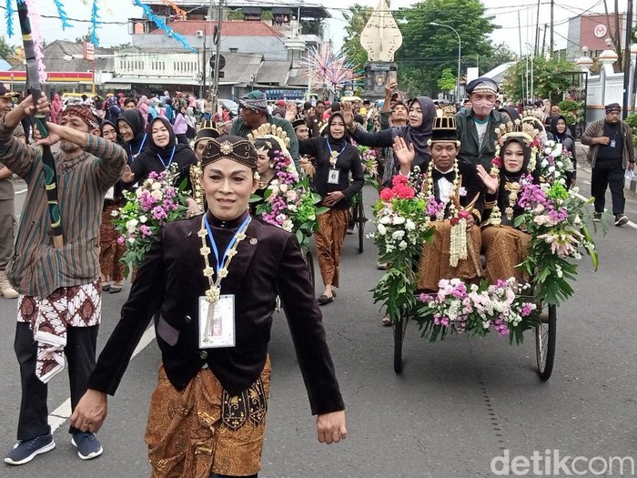 Meriahnya acara nikah massal di Pendopo Kabupaten Purworejo, Sabtu (4/2/2023).