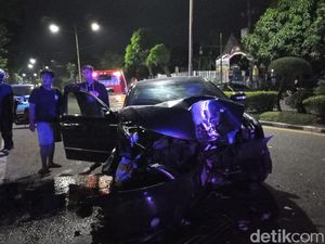 Penampakan Mobil DPRD Jambi yang Bawa Wanita Bugil Usai Kecelakaan