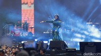Mulan Jameela begitu menguasai panggung malam hari ini. Foto: Agung Pambudhy