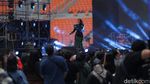 Aksi Mulan Jameela Buka Konser Dewa 19 di JIS