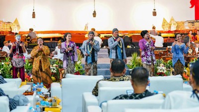 Kompak Kapolri-Panglima TNI di Pagelaran Wayang Kulit Wahyu Makutharama