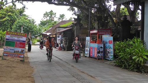 Pedestrian Pantai Segara, Sanur, Denpasar, Bali, kini makin apik dan nyaman digunakan untuk berjalan kaki maupun bersepeda.