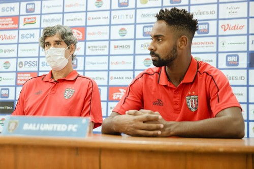 Pelatih Bali United Stefano Cugurra Teco dan Wellington Carvalho.