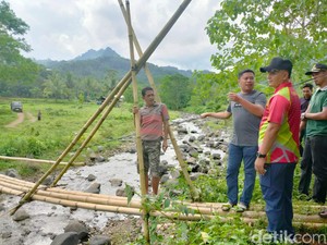 Bupati Sinjai Janji Perbaiki Jembatan Bambu Reyot Akses Siswa ke Sekolah