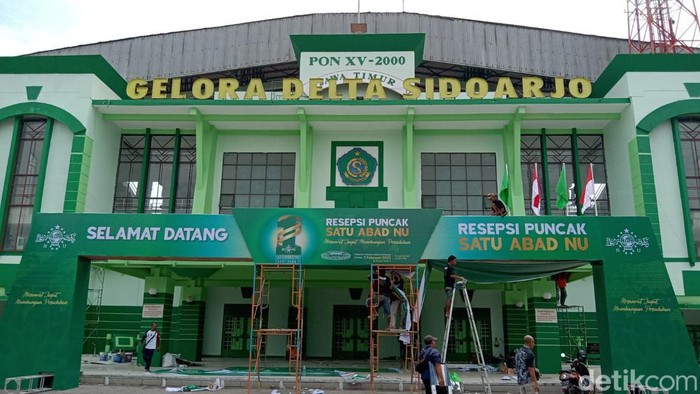 Persiapan resepsi Punca 1 Abad NU di GOR Delta Sidoarjo