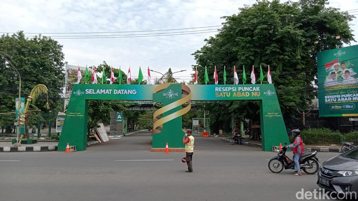 Persiapan resepsi Punca 1 Abad NU di GOR Delta Sidoarjo