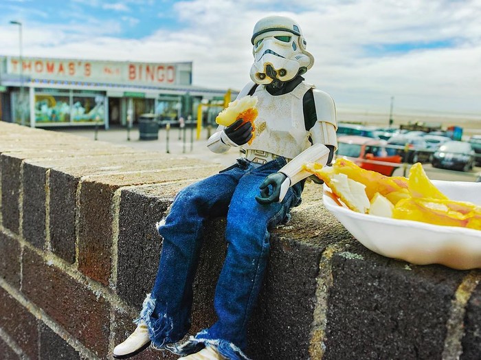 Stormtrooper ‘Star Wars’ Ini Hobinya Belanja Sayur dan Minum Jus Stormtrooper ‘Star Wars’ Ini Hobinya Belanja Sayur dan Minum Jus