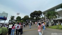 Ada yang sudah mulai mengantre hingga berbelanja merchandise. Foto: (Septiana Ledysia/detikcom)