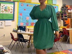 Penampilan Guru yang Dikritik Ortu Murid, Gayanya Dianggap Mengalihkan Atensi