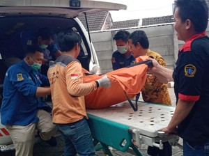 Tukang Bangunan Tewas Tersengat Lisrik saat Pasang Rangka Atap di Mojokerto