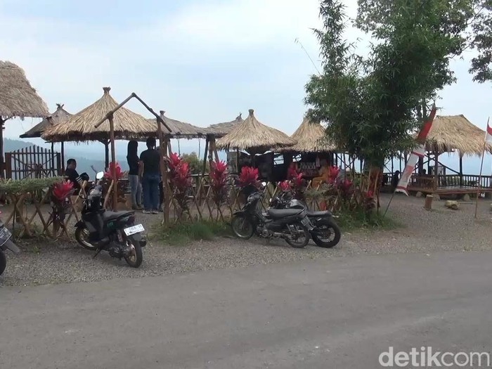 Wisata di Saung Munggaran Subang.