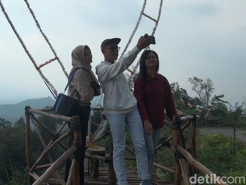 Wisata di Saung Munggaran Subang.