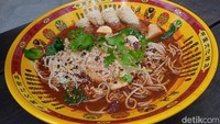 Kuahnya yang merah juga menambah selera makan untuk menghabiskan Malatang di sini. Perpaduan rasa gurih, pedas dan berempah tidak membuat lidah bosan menyantapnya. Foto: detikcom/Diah Afrilian