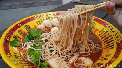 Slurpp! Bebas Racik Sendiri Malatang yang Pedas Menyengat di Restoran Ini