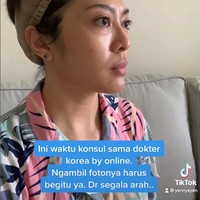 Dalam sebuah postingan di TikTok, Yenny mengungkap alasannya melakukan operasi hidung adalah untuk memperbaiki fungsinya. Keputusan buat rhinoplasty karena benerin fungsi hidung dulu. Lebih baik secara penampakan, itu bonus. Tulang hidung bengkok makanya mengganggu fungsi, tulis Yenny.Foto: Instagram/TikTok @yennysyen
