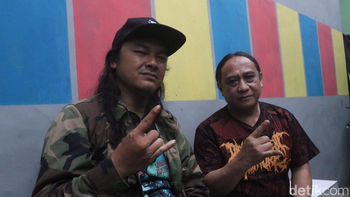 Agung Haze (kiri-jaket loreang) dan Budi Bey