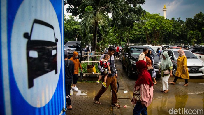 Pemprov DKI Jakarta perluas penerapan kebijakan disinsentif tarif parkir bagi kendaraan yang tak lulus uji emisi. Kebijakan ini berlaku di 11 lokasi parkir.
