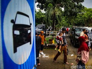 Berlaku Sudah Tarif Parkir Mahal di DKI Bagi Mobil Gagal Uji Emisi