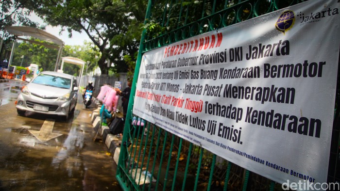 Pemprov DKI Jakarta perluas penerapan kebijakan disinsentif tarif parkir bagi kendaraan yang tak lulus uji emisi. Kebijakan ini berlaku di 11 lokasi parkir.