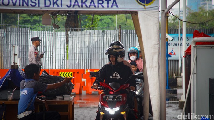 Pemprov DKI Jakarta perluas penerapan kebijakan disinsentif tarif parkir bagi kendaraan yang tak lulus uji emisi. Kebijakan ini berlaku di 11 lokasi parkir.