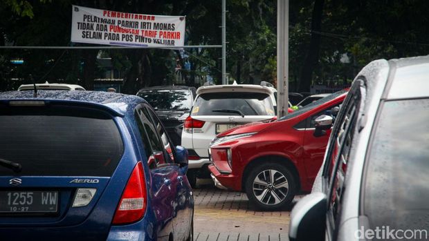 Berlaku Sudah Tarif Parkir Mahal Di Dki Bagi Mobil Gagal Uji Emisi 4663