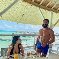 Dan Bilzerian adalah pemain poker profesional, namun ia lebih dikenal sebagai selebriti Instagram karena gaya hidup playboy-nya. Foto: dok. Instagram/@danbizerian