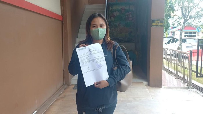 FB saat melapor ke polisi. (Foto Istimewa)